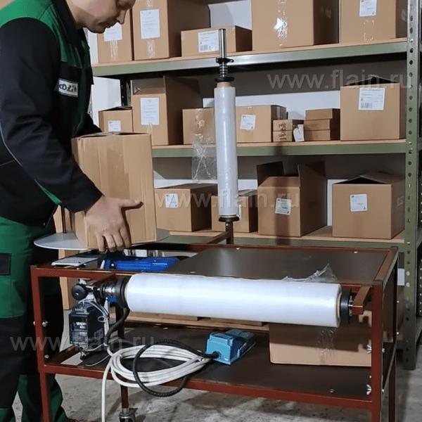 Упаковочный стол PTS-500WZ в работе
